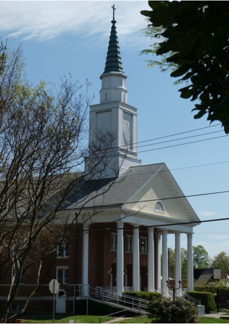 Built in 1952, this elegant example of Colonial Revival architecture was known as Green Memorial for many years. Today it is the Great Commission Center, an “incubator” for new Baptist congregations – many of them rooted in the communities of immigrants who now call Charlotte home. Look for the stone tablet on the front lawn, inscribed with the Bible verse that describes the Great Commission.
